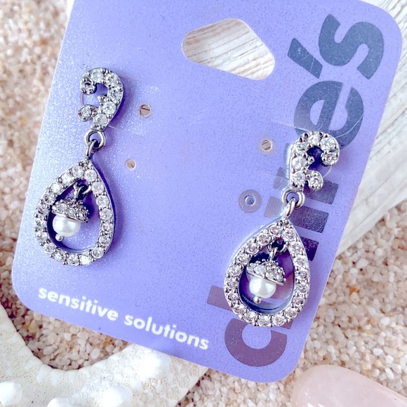 Rhinestone & Pearl Dangle Earrings - Picture 1 of 4